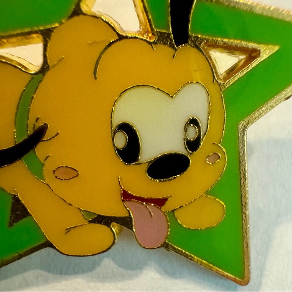 Pluto in green star- Shanghai Disney Resort pin. 43166 - - Picture 3 of 9